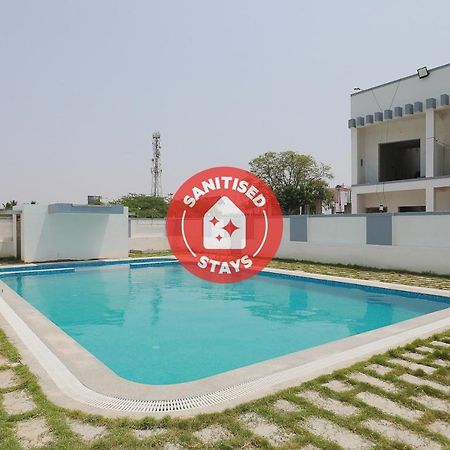 Vaccinated Staff- Oyo 38695 Peninsula Holiday Resorts Chennai Exterior photo