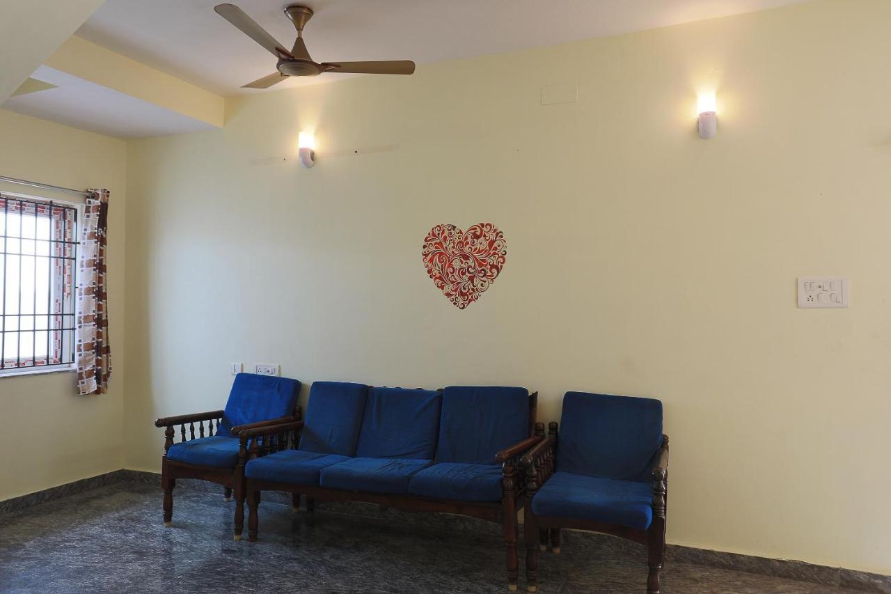 Vaccinated Staff- Oyo 38695 Peninsula Holiday Resorts Chennai Exterior photo