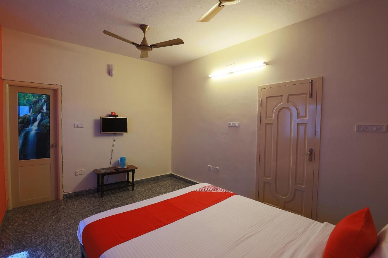 Vaccinated Staff- Oyo 38695 Peninsula Holiday Resorts Chennai Exterior photo